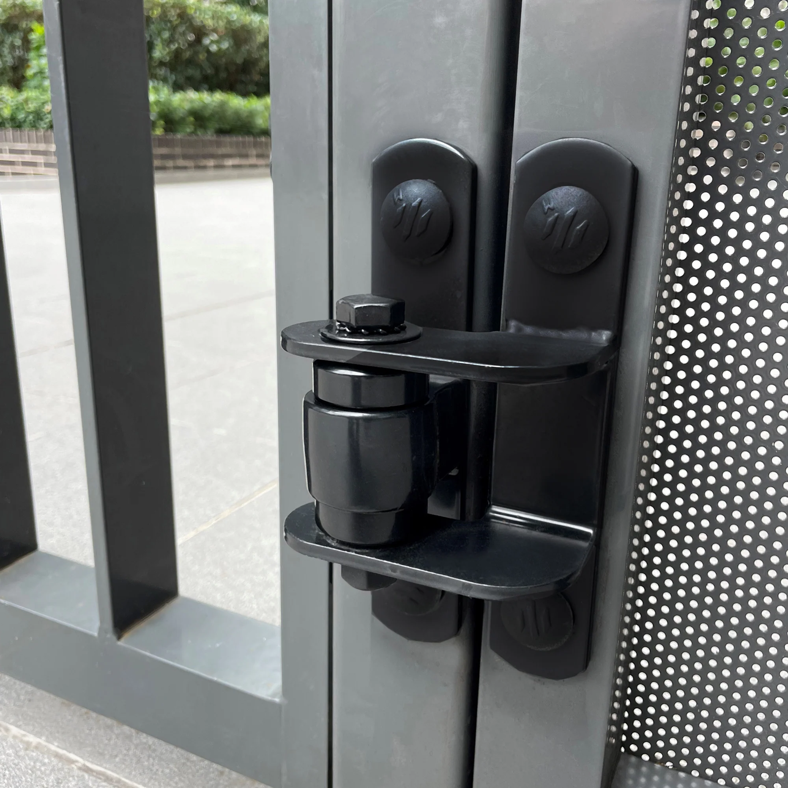 D&D Technologies Shut It® BadAss™ CI3720B Montaje frontal con recubrimiento en polvo atornillable