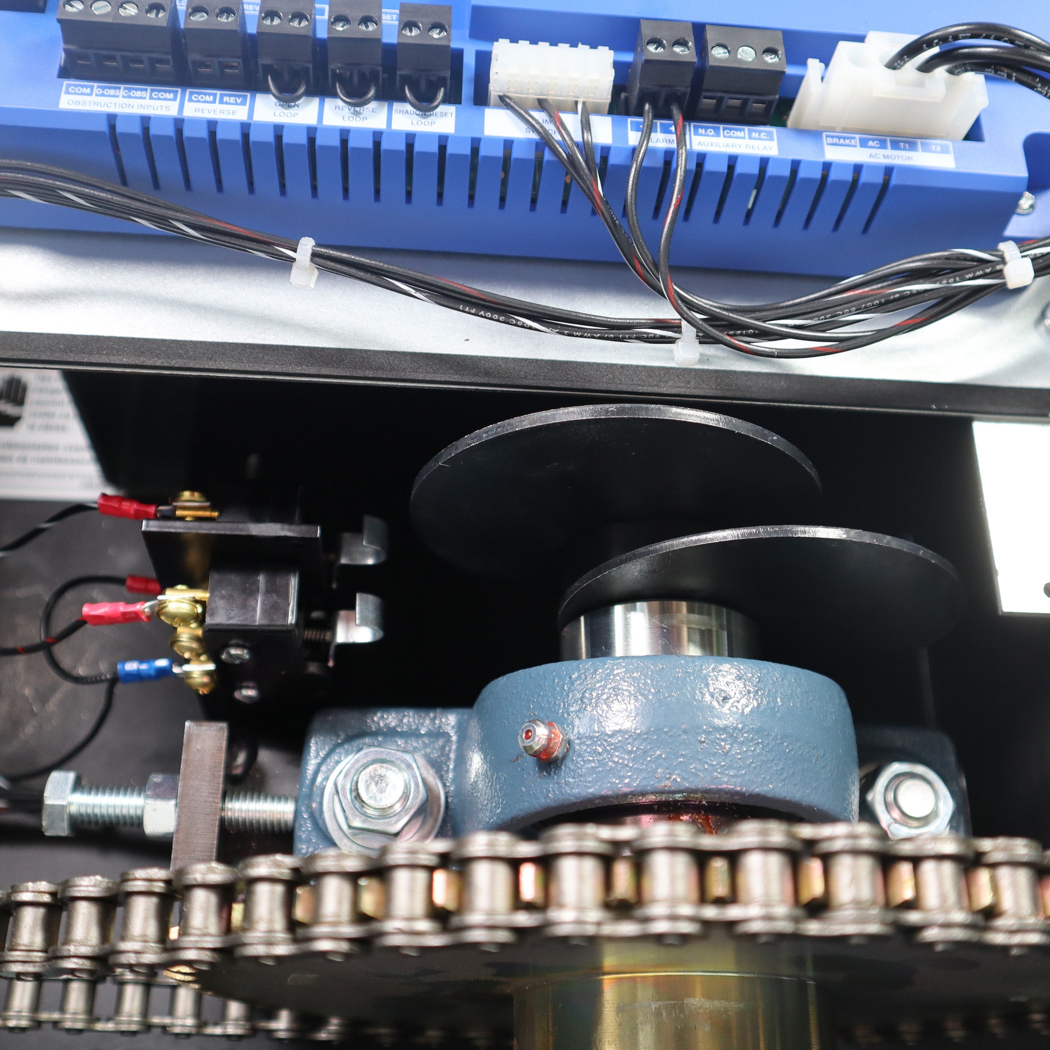 OPERADOR DE PUERTA BATIENTE LINEAL OSCO SWG-183 1HP